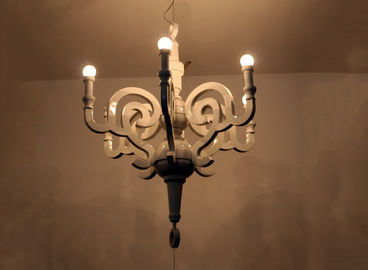 সর্বোচ্চ 40W হোয়াইট হোটেল Chandeliers রজন / কাঠ ঝাড়বাতি রেষ্টুরেন্ট / হোটেল আলংকারিক জন্য