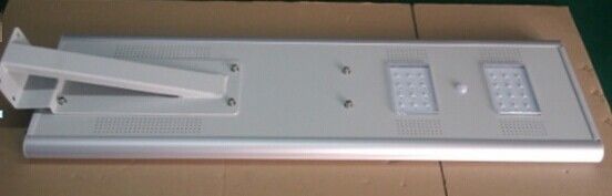 উচ্চ হাল্কা 50W বিশুদ্ধ হোয়াইট IP66 খালেদা অল-ইন ওয়ান সৌর LED স্ট্রিট লাইট